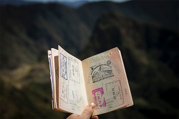 Imagen de un pasaporte para un viaje worldwide